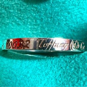 Notes T&Co New York band ring size 7
